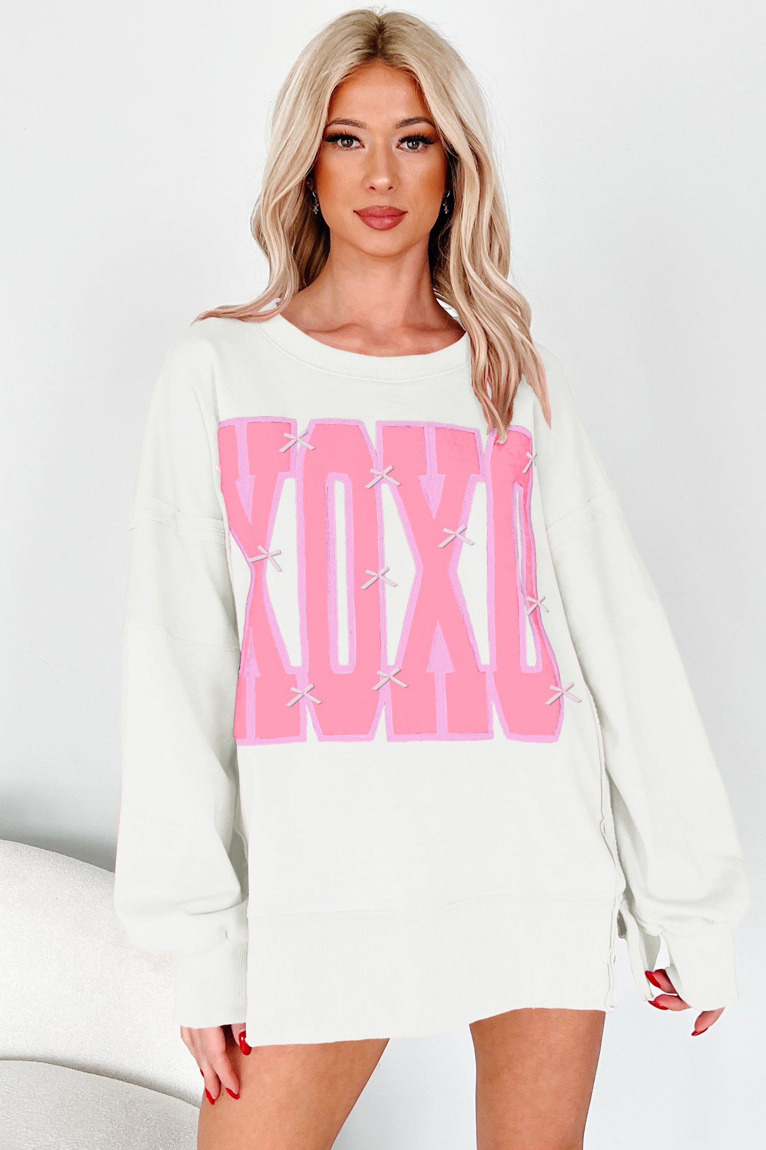 Black Bow Sequin XOXO Letter Graphic Exposed Seam Baggy Sweatshirt